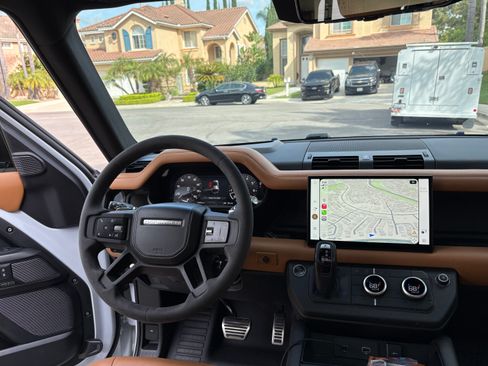 Used 2023 Land Rover Defender 110 image 16