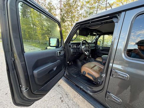 Used 2022 Jeep Wrangler Unlimited Rubicon 4xe w/ Steel Bumper Group AWD/4WD image 10