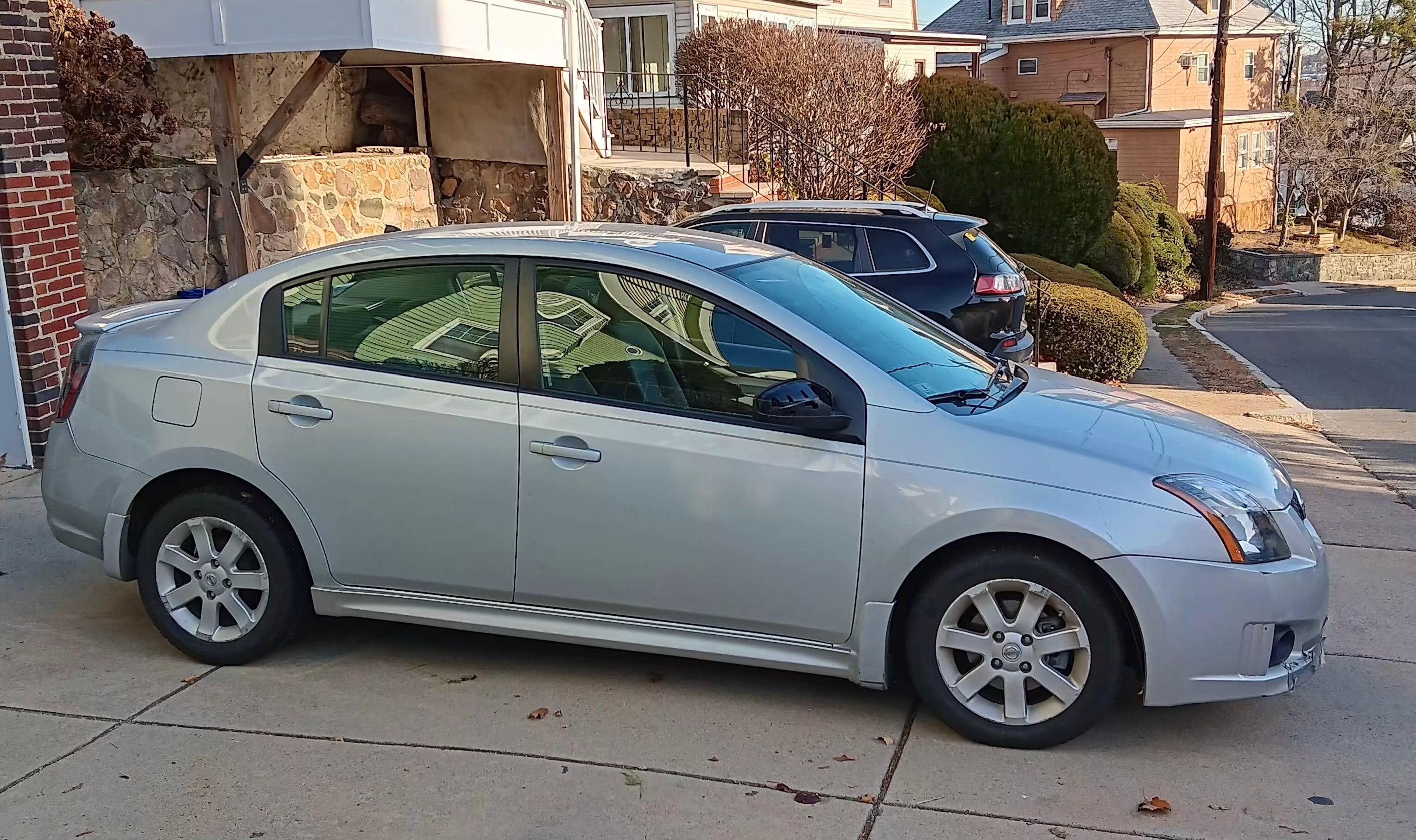 Used 2010 Nissan Sentra 2.0 SR FWD image 5
