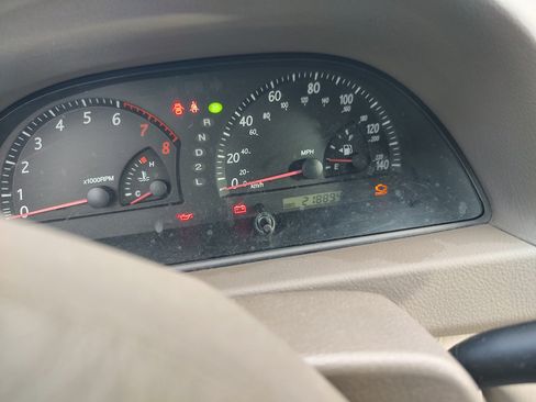 Used 2004 Toyota Camry XLE image 2