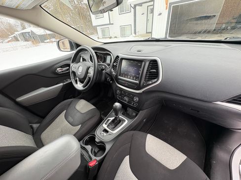 Used 2014 Jeep Cherokee Latitude image 18