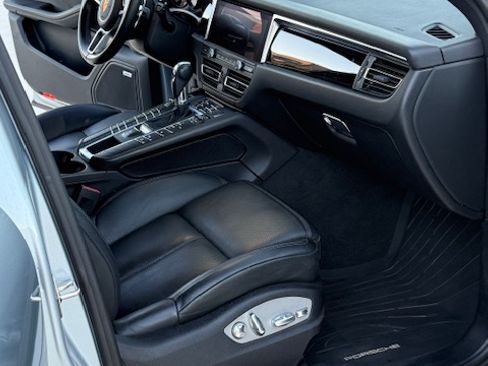Used 2021 Porsche Macan image 11