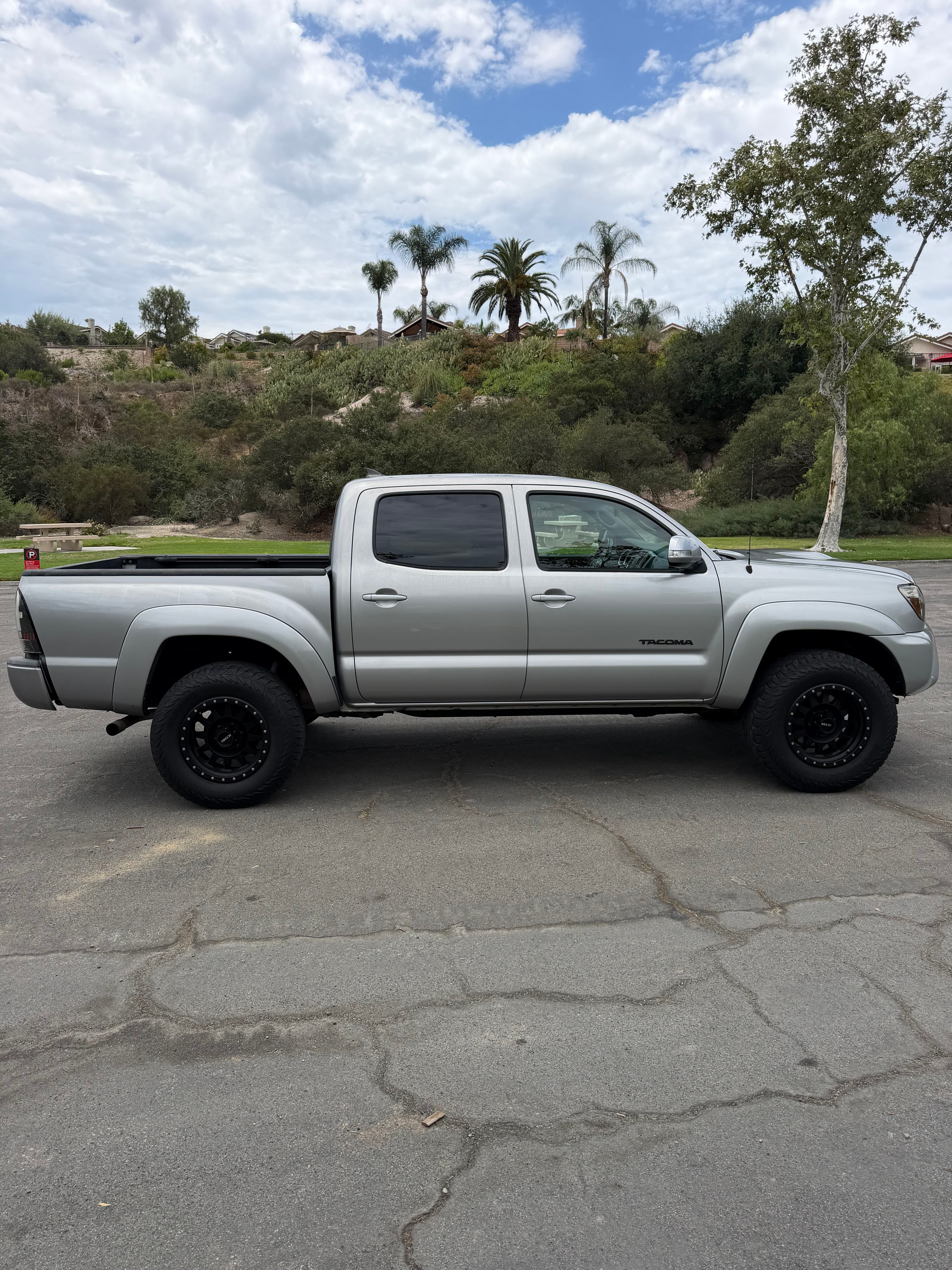 Used 2014 Toyota Tacoma PreRunner w/ TRD Sport Package RWD image 1