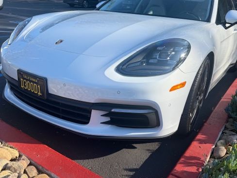 Used 2018 Porsche Panamera image 2
