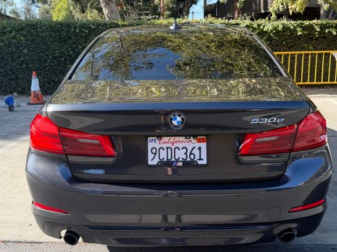 Used 2018 BMW 530e xDrive AWD/4WD image 5