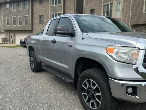 Used 2015 Toyota Tundra SR5 image 4