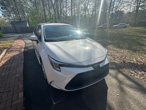 Used 2025 Toyota Corolla LE w/ LE Premium Package image 2