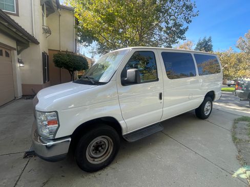 Used 2014 Ford E-350 and Econoline 350 XLT RWD image 18