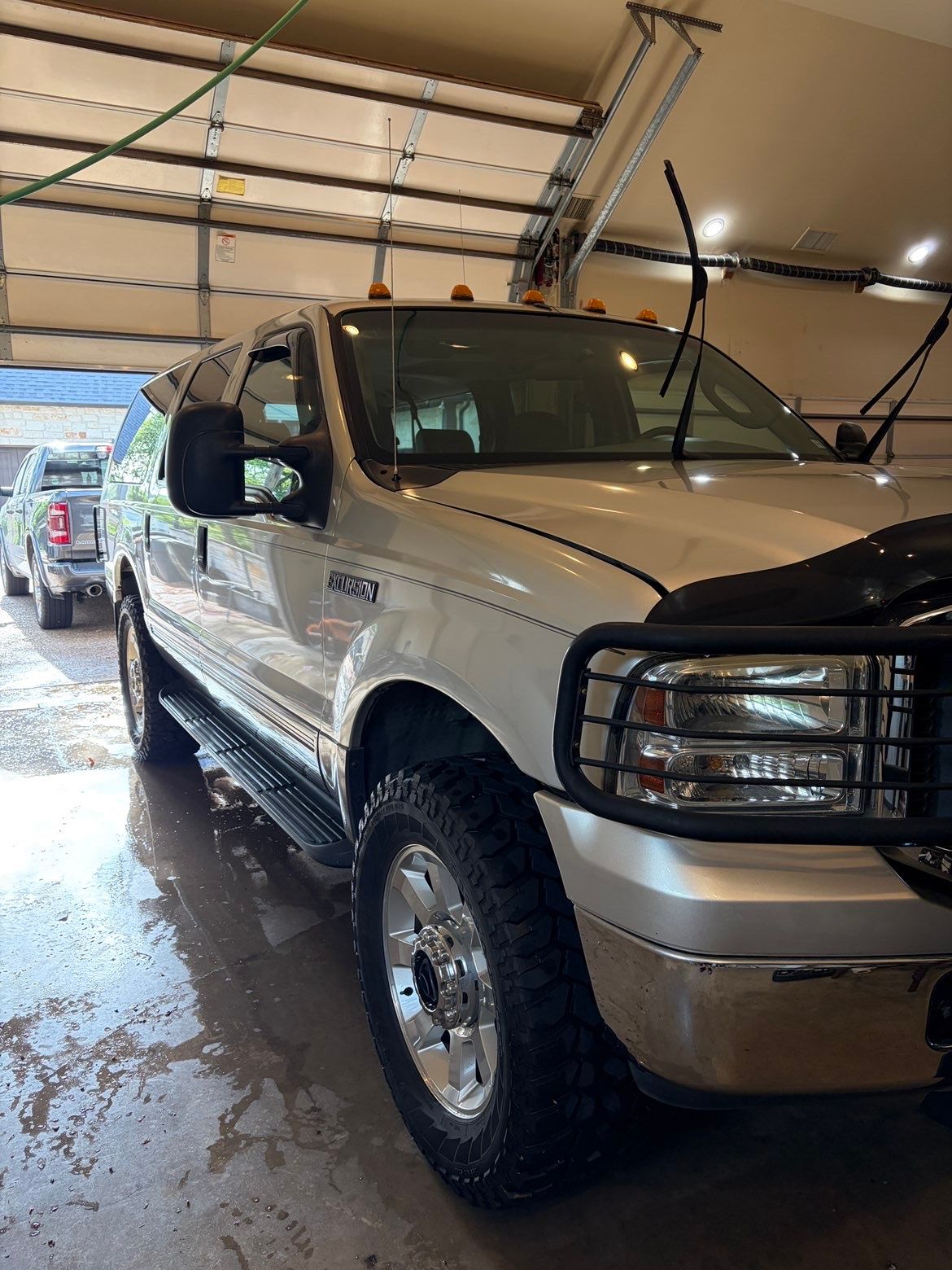 Used 2005 Ford Excursion XLT AWD/4WD image 6