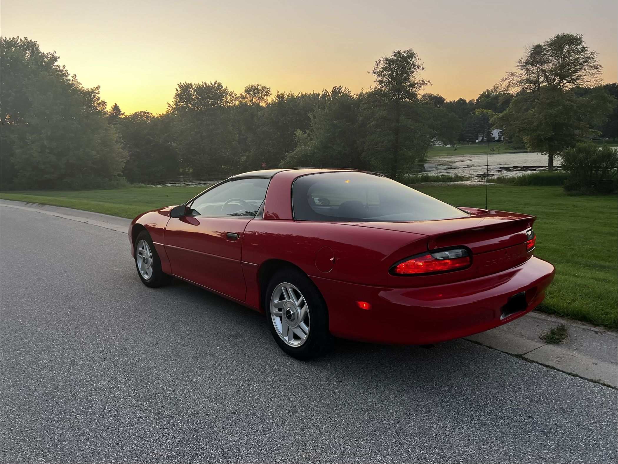 Used 1996 Chevrolet Camaro LT RWD image 2