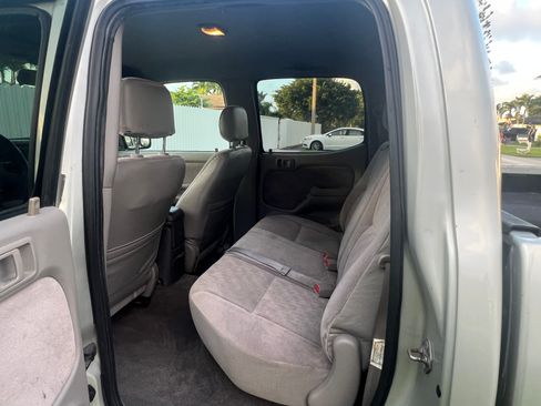 Used 2004 Toyota Tacoma PreRunner image 9