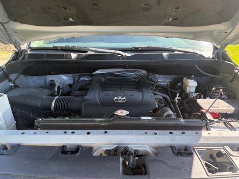 Used 2018 Toyota Tundra SR5 w/ TRD Off Road Package AWD/4WD image 15