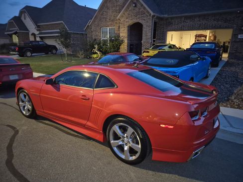 Used 2010 Chevrolet Camaro SS w/ LPO, Ground Effects Package image 9