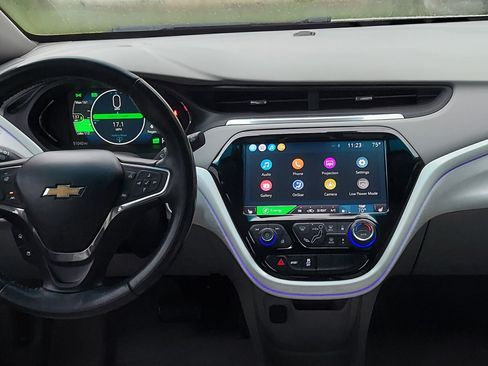 Used 2020 Chevrolet Bolt Premier w/ Infotainment Package FWD image 4