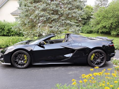 Used 2023 Chevrolet Corvette Z06 w/ Stealth Interior Trim Package RWD image 15