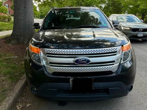 Used 2015 Ford Explorer XLT w/ Equipment Group 201B AWD/4WD image 2