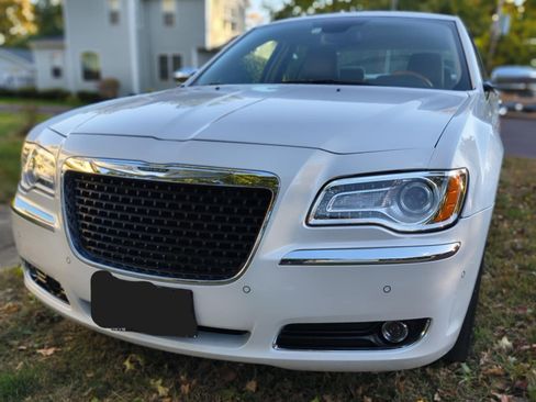 Used 2012 Chrysler 300 C image 12