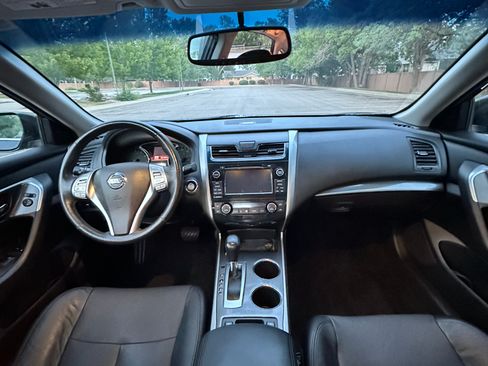 Used 2015 Nissan Altima 2.5 SL w/ Technology Package FWD image 10