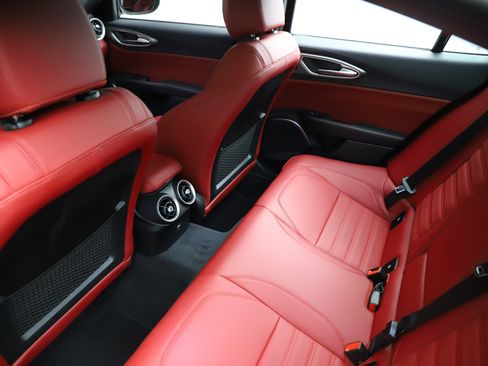 Used 2021 Alfa Romeo Stelvio Sprint w/ Nero Edizione image 4