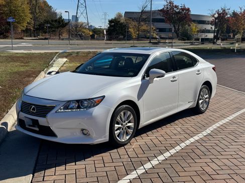 Used 2014 Lexus ES 300h image 10