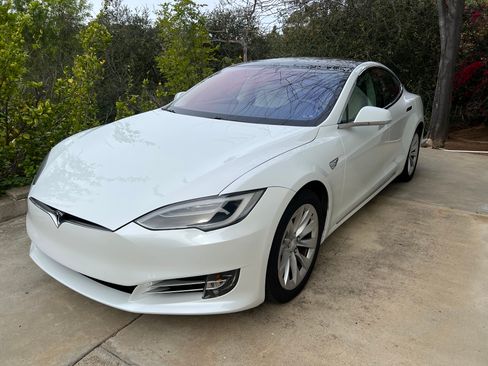 Used 2018 Tesla Model S 100D image 2