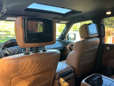 Used 2022 INFINITI QX80 Sensory image 9