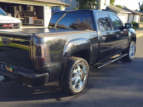 Used 2013 GMC Sierra 1500 SLE w/ Power Tech Package image 4