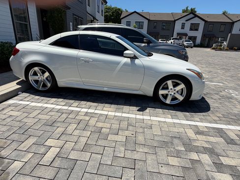 Used 2014 INFINITI Q60 Convertible w/ Premium Package RWD image 5