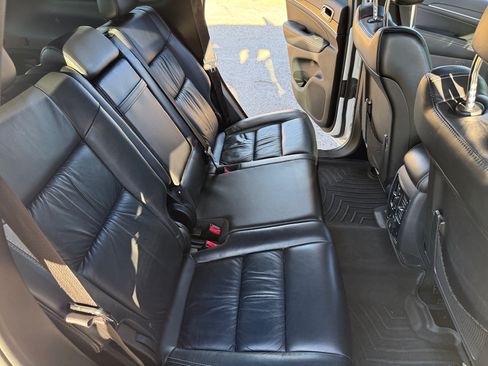 Used 2015 Jeep Grand Cherokee Limited w/ Trailer Tow Group IV image 15