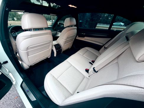 Used 2015 BMW 740Li image 16