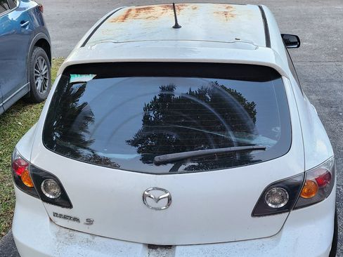 Used 2004 MAZDA MAZDA3 s w/ Moonroof & 6-CD Pkg image 1