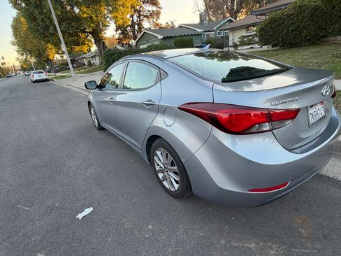 Used 2015 Hyundai Elantra SE w/ Option Group 02 image 2