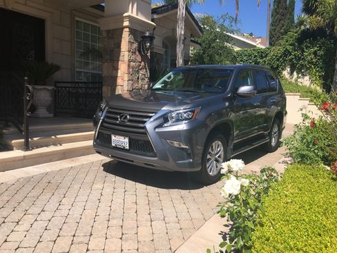 Used 2018 Lexus GX 460 image 2