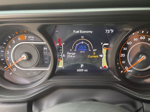 Used 2025 Jeep Wrangler Unlimited Rubicon AWD/4WD image 12
