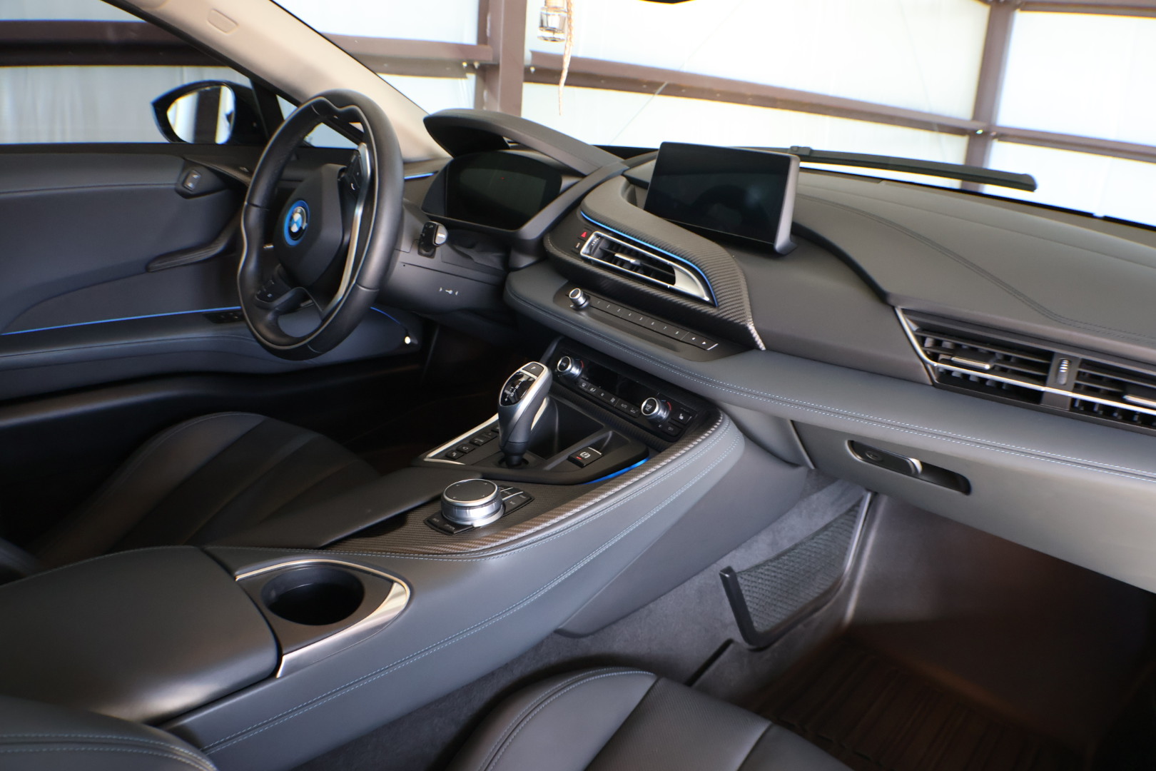Used 2020 BMW i8 Coupe AWD/4WD image 11
