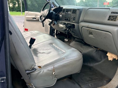 Used 2004 Ford F250 XL RWD image 10