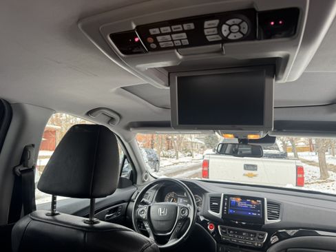 Used 2016 Honda Pilot Touring image 11