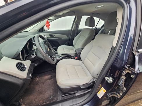 Used 2016 Chevrolet Cruze LT w/ Technology Package image 11