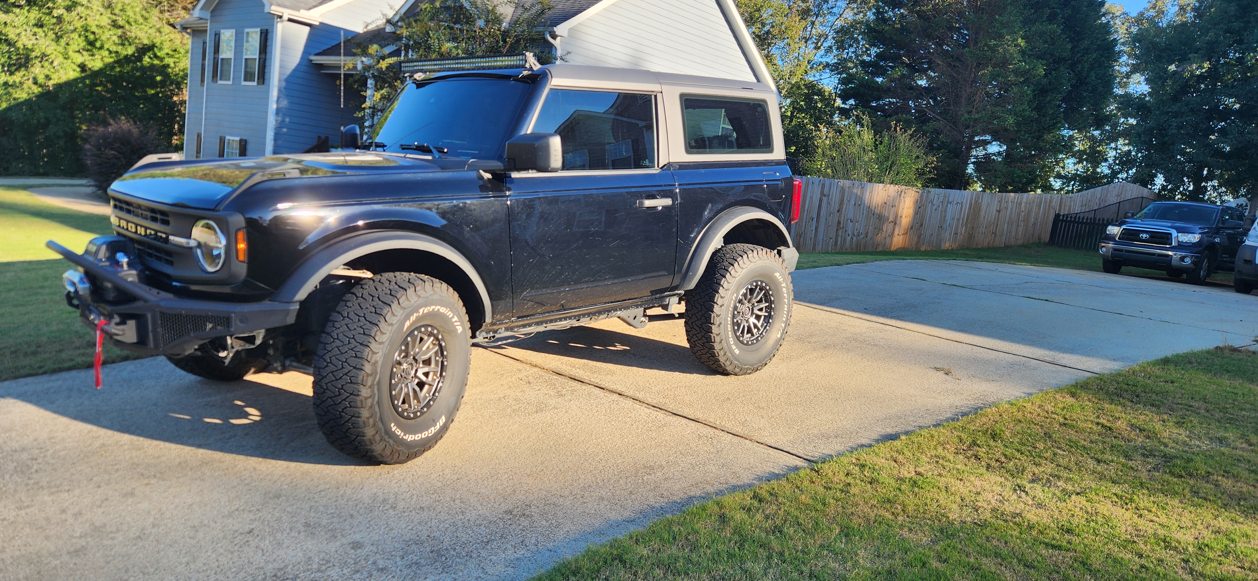 Used 2022 Ford Bronco 2-Door AWD/4WD image 2