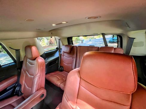 Used 2018 Cadillac Escalade Luxury image 10