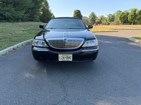 Used 2006 Lincoln Town Car Signature L RWD image 4