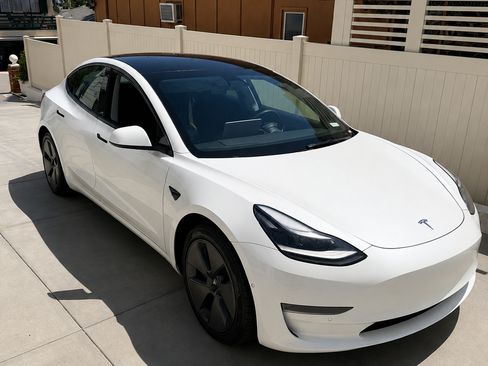 Used 2021 Tesla Model 3 Standard Range Plus RWD image 1