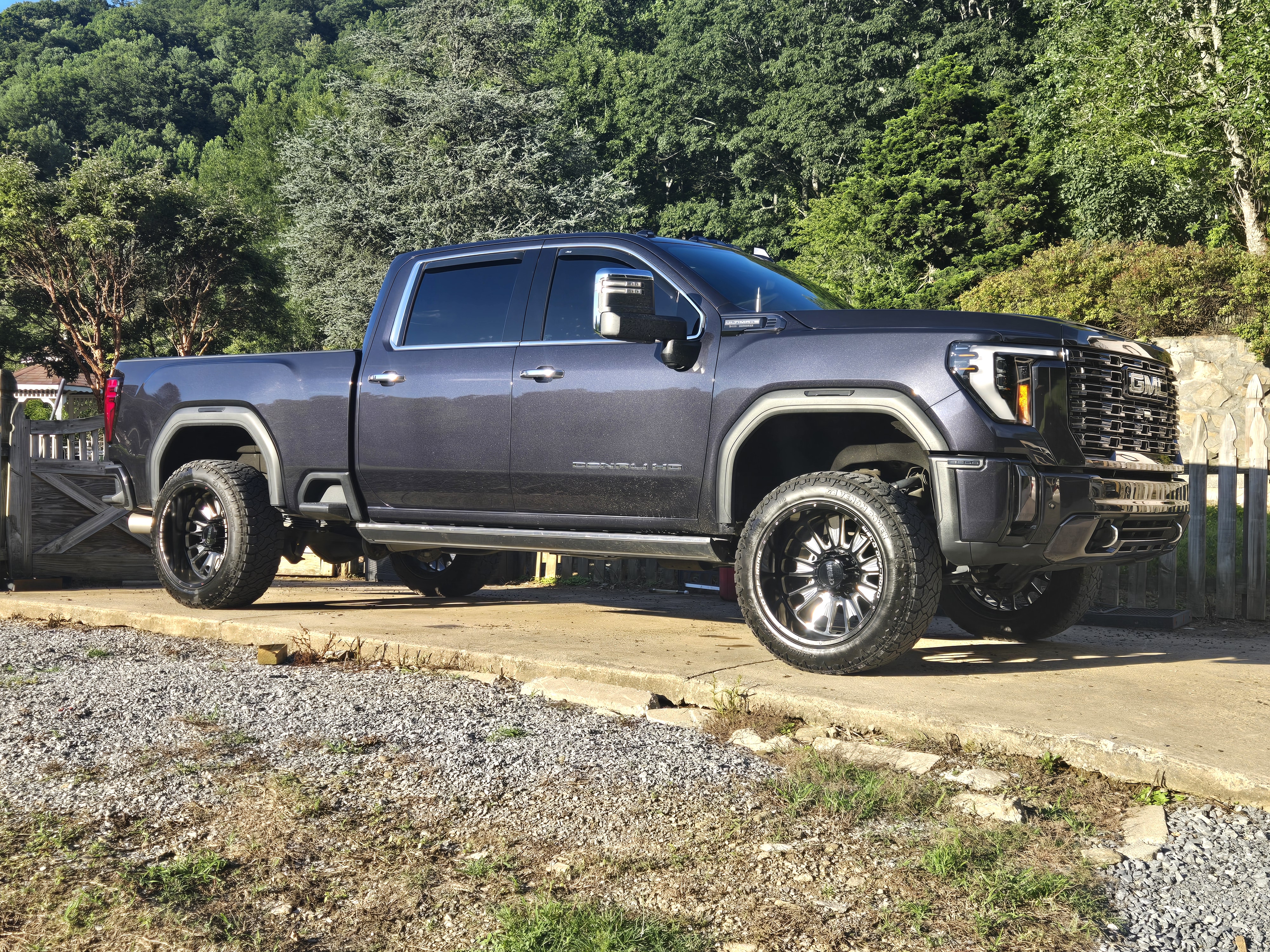 Used 2024 GMC Sierra 3500 Denali Ultimate AWD/4WD image 2