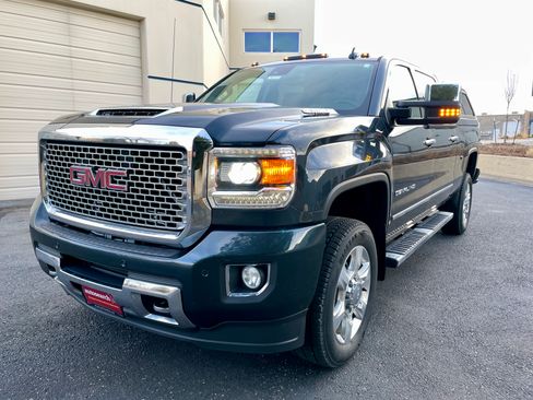 Used 2017 GMC Sierra 2500 Denali w/ Duramax Plus Package image 1