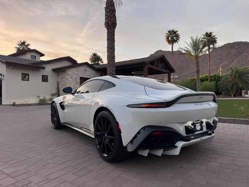 Used 2020 Aston Martin V8 Vantage Coupe RWD image 21