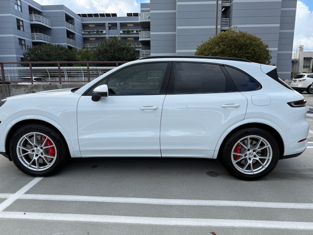Used 2025 Porsche Cayenne S AWD/4WD image 5