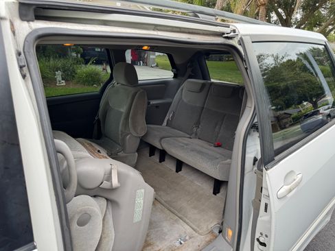 Used 2005 Toyota Sienna CE FWD image 10