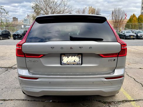 Used 2022 Volvo XC60 B5 Momentum w/ Climate Package image 6