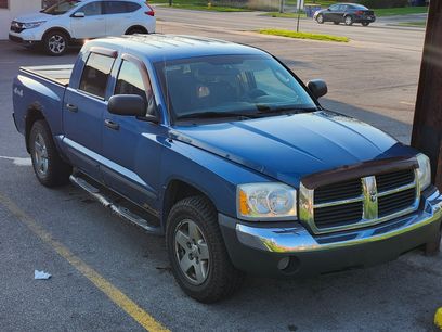 Used 2005 Dodge Dakota SLT