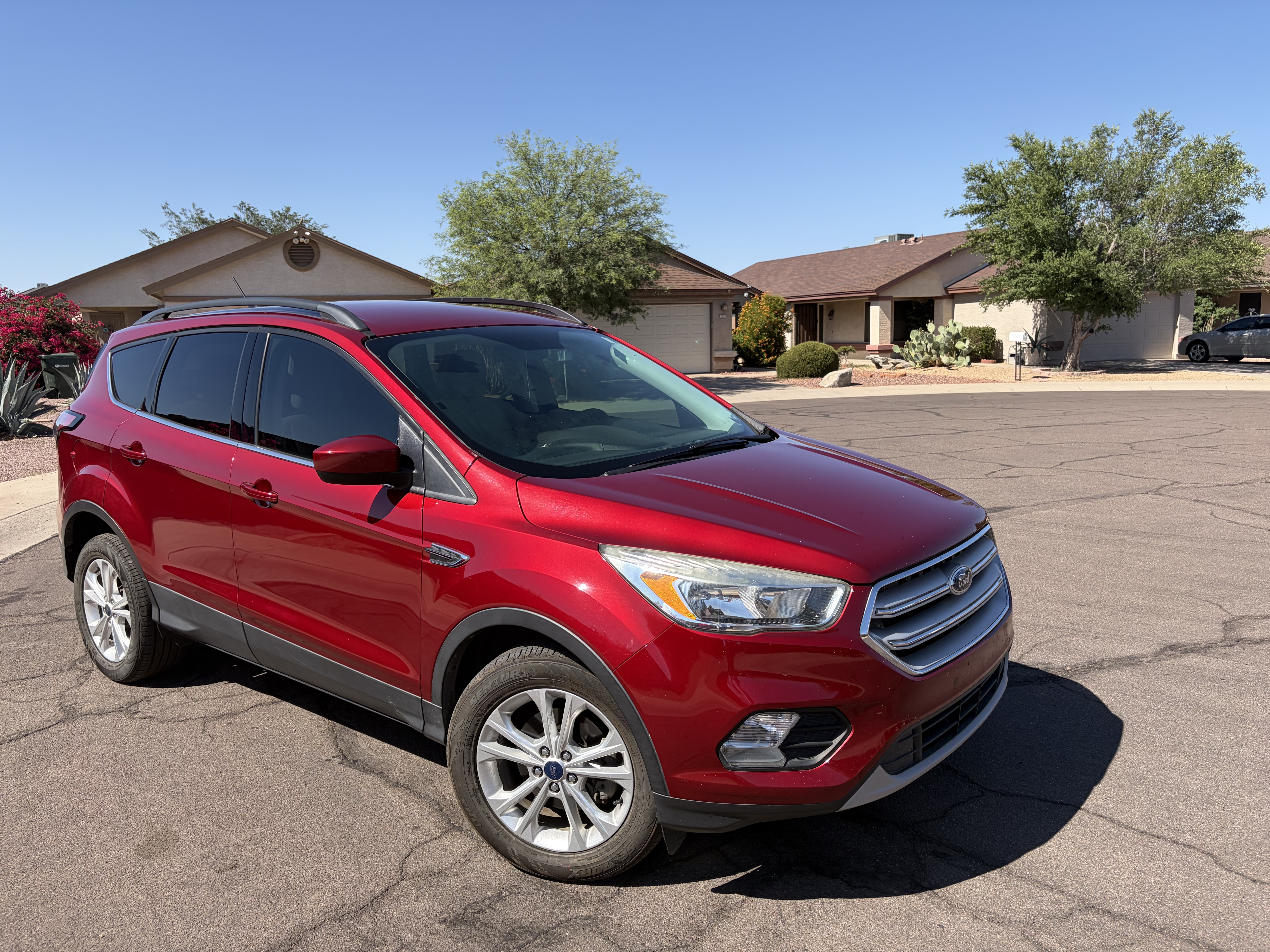 Used 2018 Ford Escape SE w/ SE Sync 3 Package FWD image 1